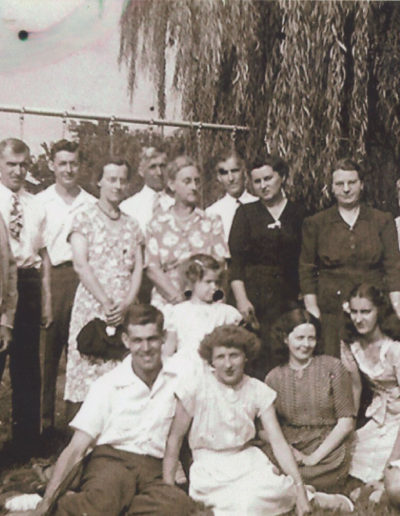 Haynes family reunion at Shafer Park approx 1946